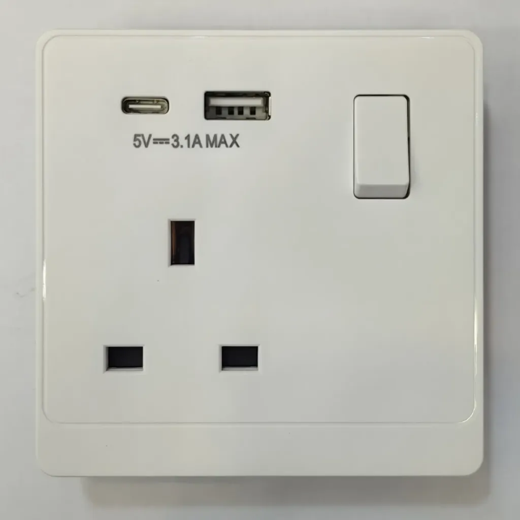 [P-W407] Admore-13A 1G SWITCH SOCKET WITH A7C PORT WHITE BODY